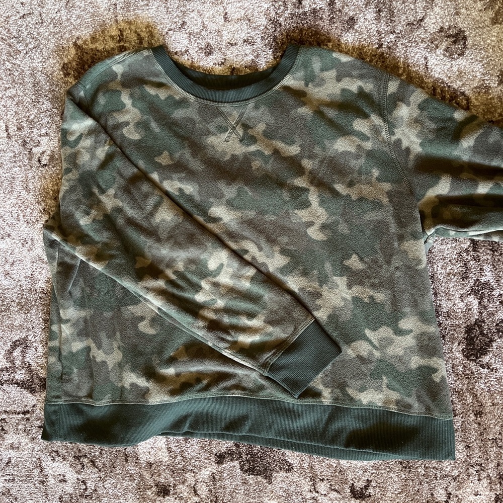 Eddie Bauer crewneck